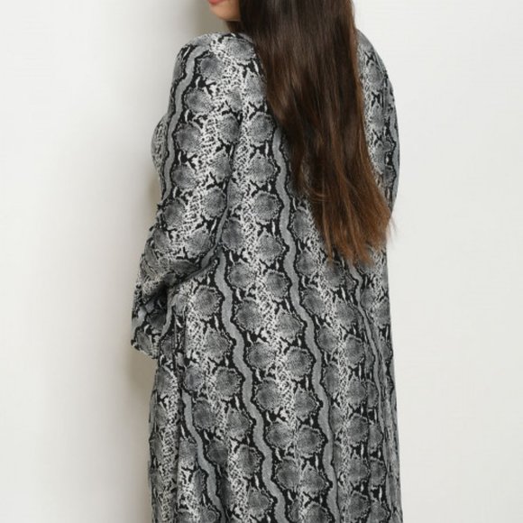 PLUS SIZE Grey snake skin dress w bell sleeves - Picture 2 of 3